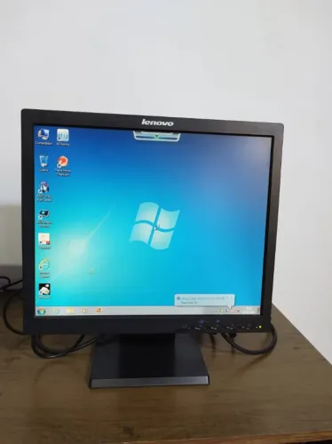 Monitor Lenovo 17 polegadas (USADO)