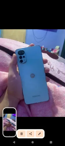Moto g22(com pequeno defeito)