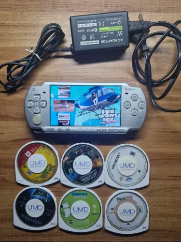 PSP 2000 Prata desbloqueado e jogos físicos