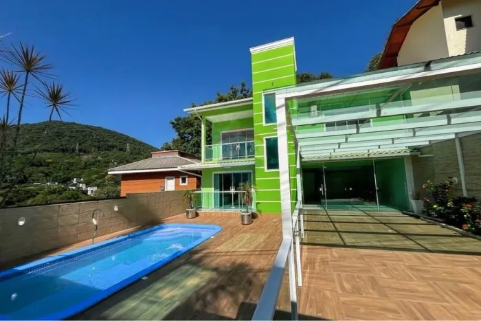 Casa com piscina e 4 quartos no Itacorubi em Florianópolis