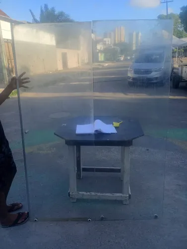 Box de banheiro de vidro 1.80 de altura 1.30 de largura 