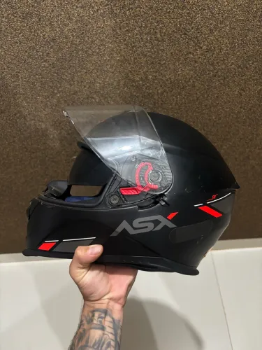 Capacete ASX com óculos interno