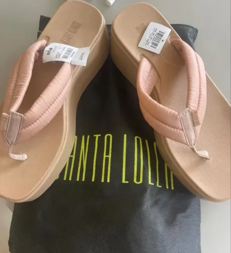 Sandália nude Santa Lolla nova
