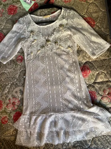Vestido de festa curto com renda