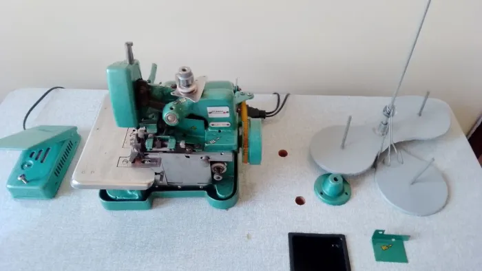 Overloque verde chinesinha 