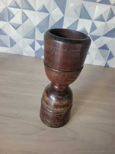 Antigo pilão de madeira