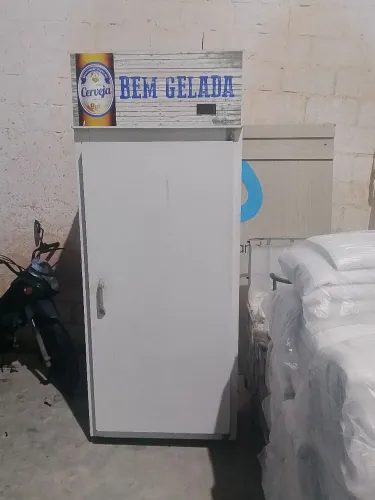 Vendo uma geladeira bem gelada nova na garantia