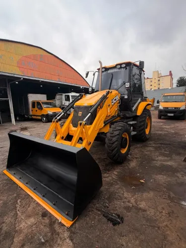 Retroescavadeira JCB 2024 3CX 4x4 Nova