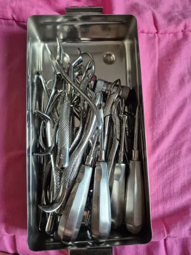 Instrumentais e Caixa de Cirurgia Odontológica