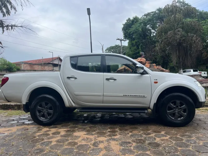 Mitsubishi L200 Triton HPE 3.2 CD TB Int.diesel AUT 2013