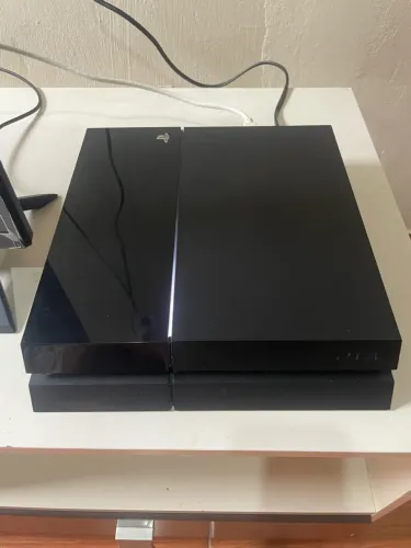 PlayStation 4 Slim 500gb sem controle.