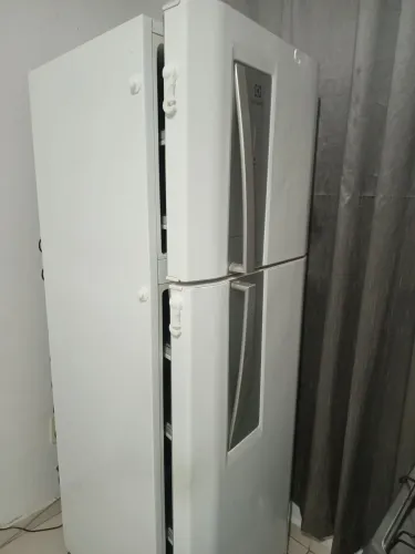 Vende se geladeira Eletrolux