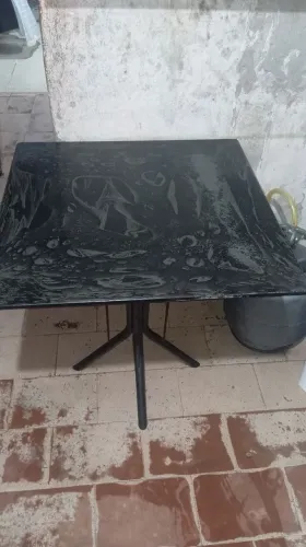 Mesa sem cadeiras