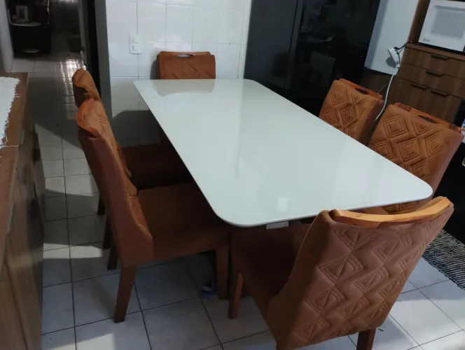Vendo mesa com 6 cadeiras 