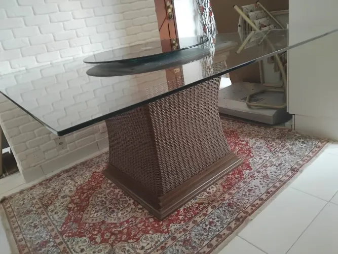 VENDE-SE MESA EM HATTAN