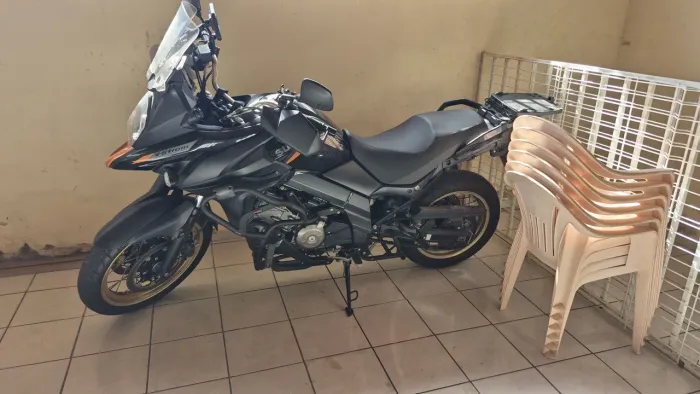 Vendo suzuki vstron 650 2024/2025