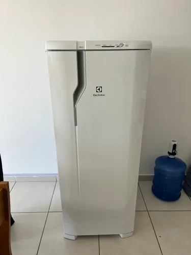 Vendo geladeira com apenas 4 meses de uso