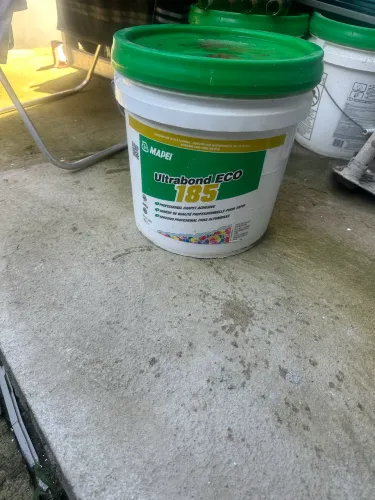 Cola para carpete e vinílico
