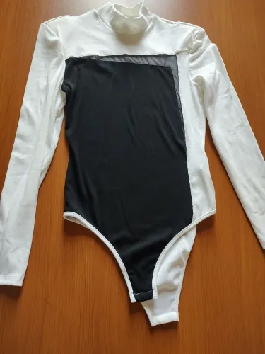 Body branco e preto 
