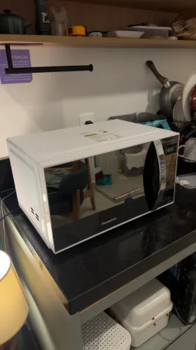 Micro-ondas de Mesa Panasonic com 21 Litros de Capacidade Branco com Porta Espelhada