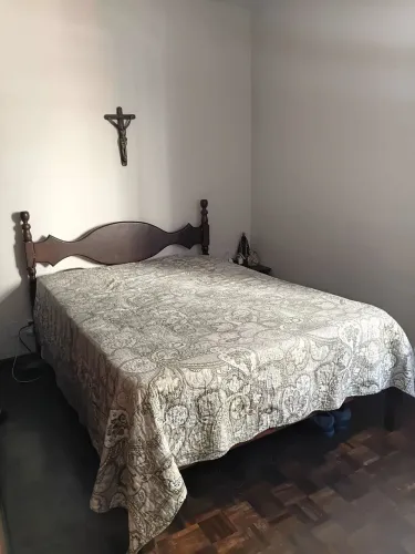 Cama de casal (madeira maciça)+ colchão orthoflex 
