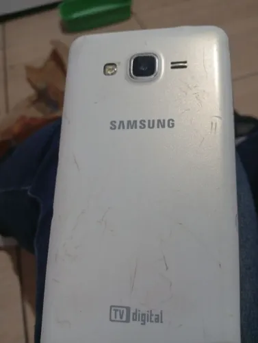 Vende-se um celular funciona tudo r$ 80