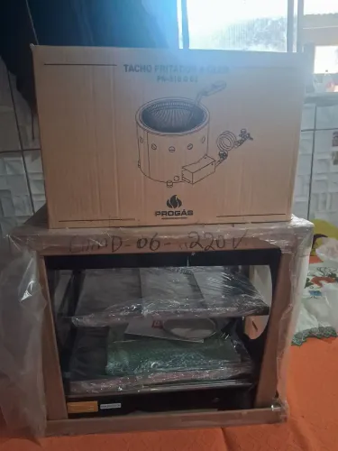 Vendo uma estufa e um tacho a gaz nunca usado na caixa 