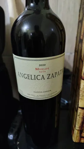 Vendo Garrafa de vinho Angélica Zapata 750ml