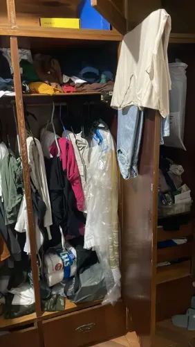 Guarda roupa madeira maciça. Guarda roupa espaçoso, bom preço. Venda rápida.