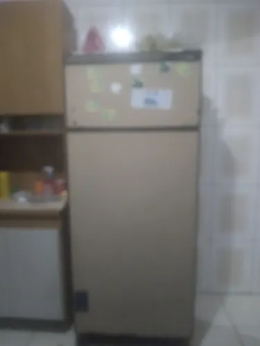Vende -se uma geladeira  Brastemp  em perfeito estado e um freezer falta por gaz 300 cada