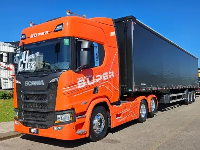 Scania R460 SUPER 6x2 Ano 2024 baixo km Farol de teto Carreta Sider Facchini Ano 2026 0km