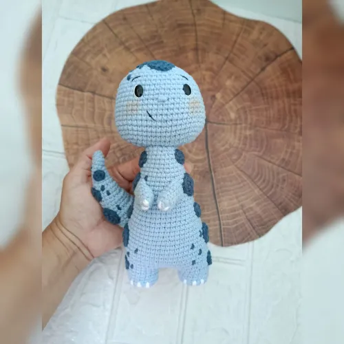 Dino de amigurumi