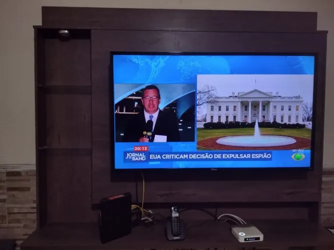 Tv 49 polegadas philco( tenho um rack painel suspenso a venda tb)