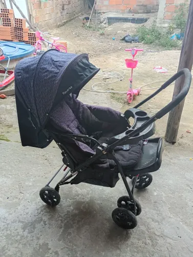 Carrinho de bebê marca cosco
