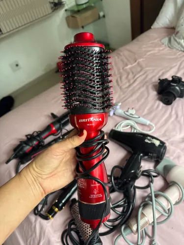 Escova alisadora de cabelo 