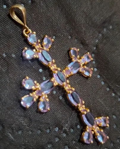 Pingente Crucifixo Em Pedras Banhado Em Ouro 18k Peça Única Romannel Original Nova