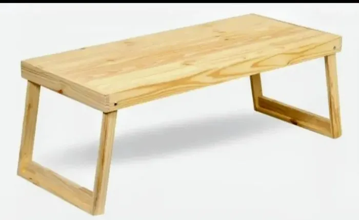 Mesa rústica de madeira