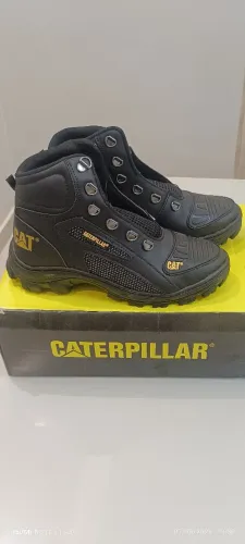 Vende-se Coturno Masculino CAT n. 38 novo