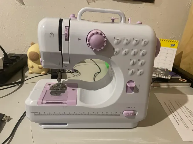 Mini Máquina de Costura