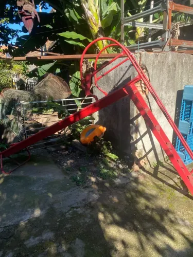 Escorrega 1,60 altura em metal 