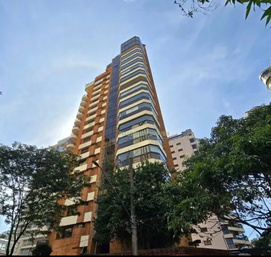 Ibirapuera - esquina da Rua Curitiba