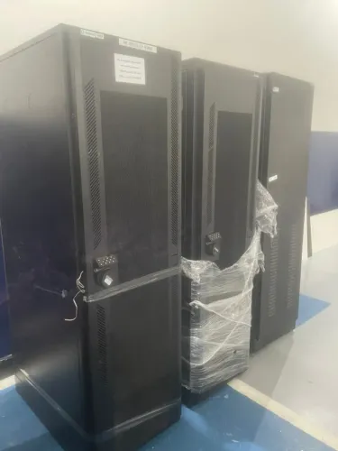 Rack Para servidor APC 19 NetShelter SX 42U 1200MM - AR3300