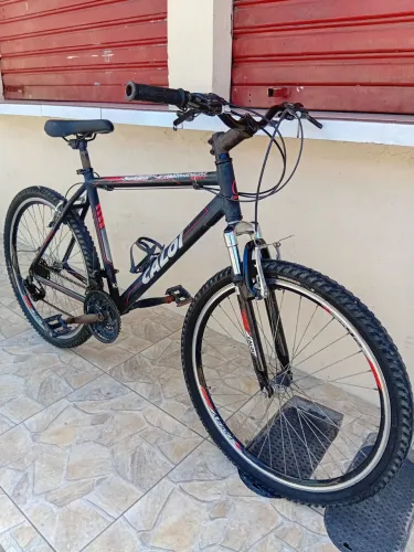 Bicicleta de alumínio aro 26