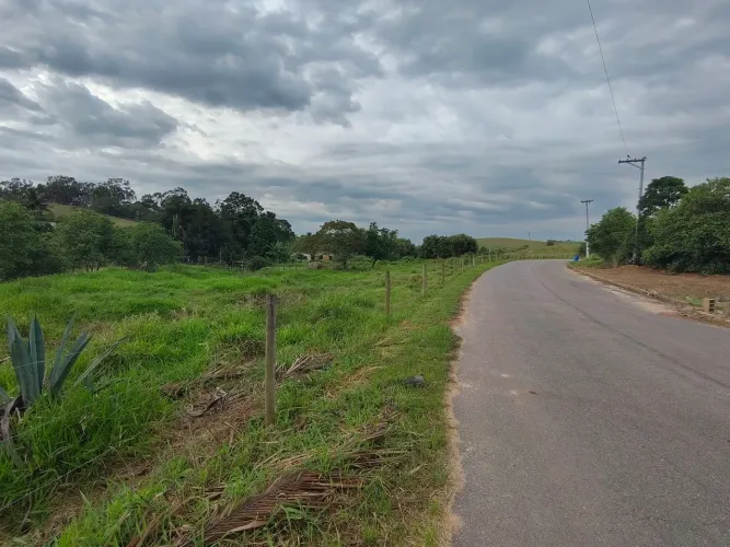 Área de terreno à venda em Itapemirim