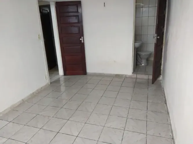 Apartamento no conjunto Maricá, 2 quartos (1 sendo suíte), lavabo, varanda, cozinha.