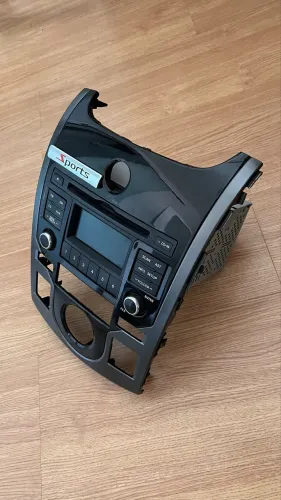 Moldura e som do Kia Cerato 