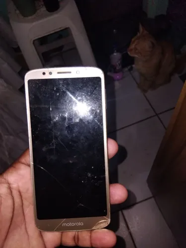 Moto e6play 128gb (TROCAR BATERIA)