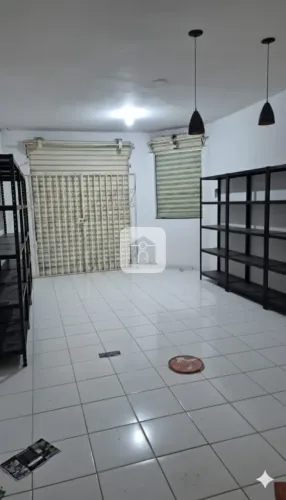 Cômodo Comercial Disponível Para Locação No Bairro Laranjeiras