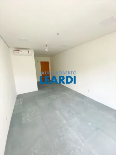 CONJ. COMERCIAL - TAMBORÉ - SP