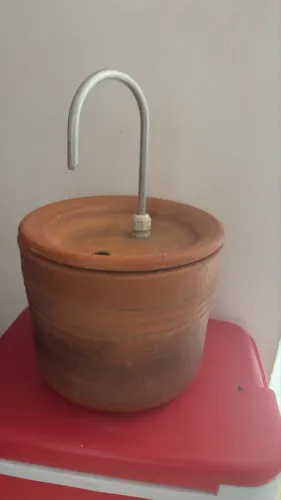 FONTE DE ÁGUA DE BARRO PARA GATOS